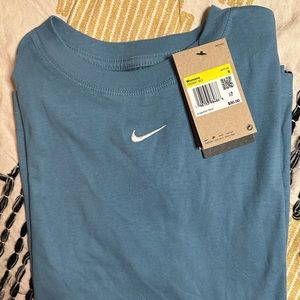Nike sportswear Essentials Tee